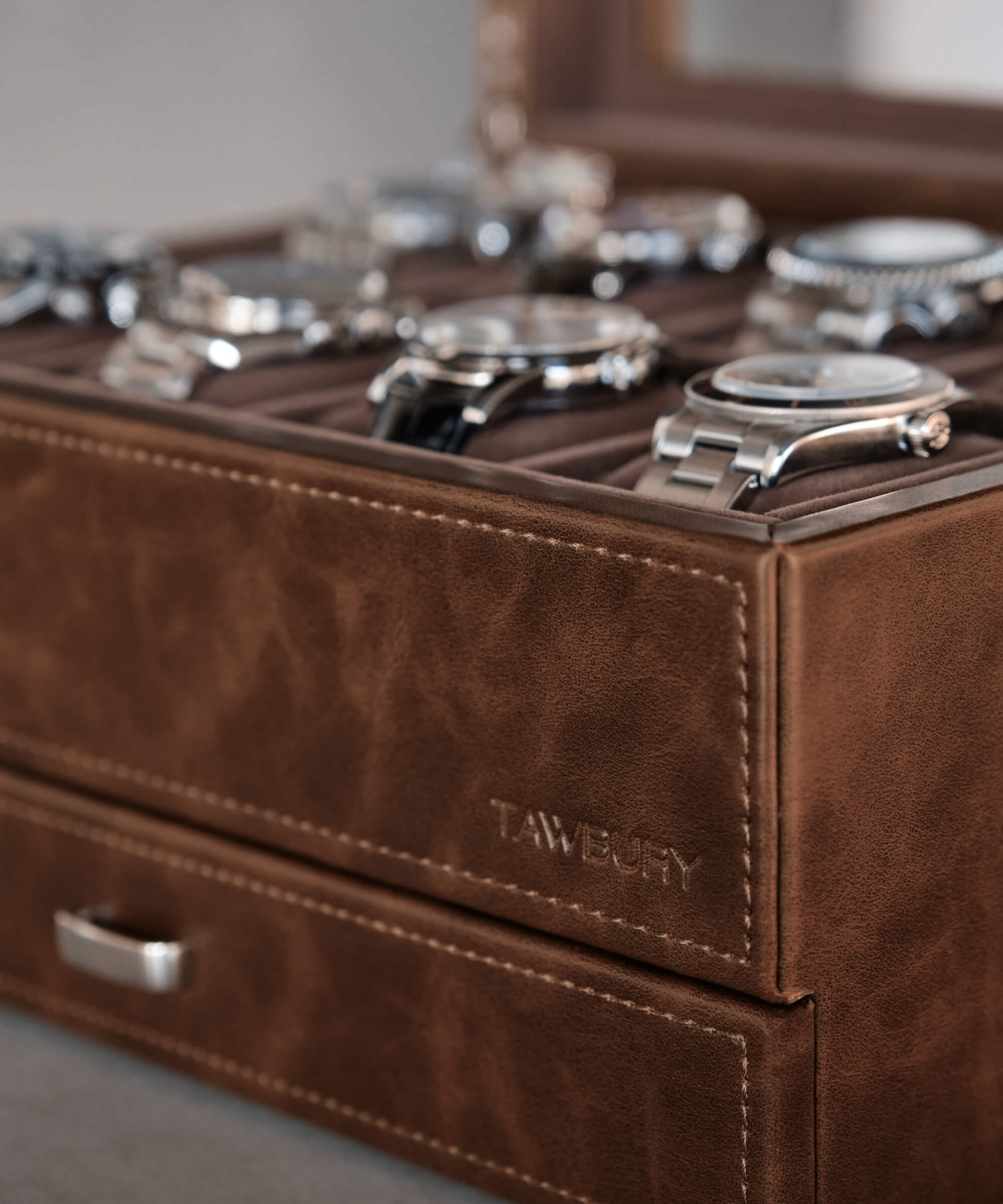 A TAWBURY Bayswater 8 Slot Watch Box with Drawer - Brown.